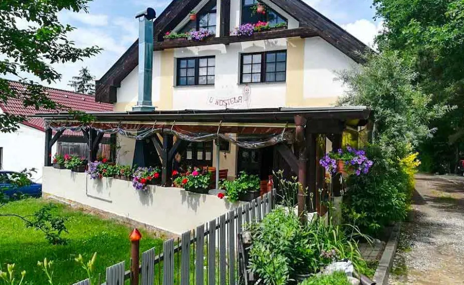 Penzion U Kostela
