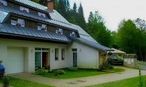 garážové stání a parkovací místa