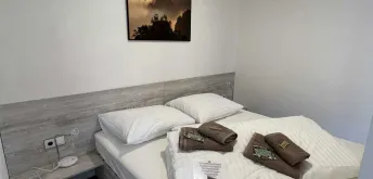 Čtyřlůžkový pokoj komfortní pokoj se zástěnou