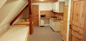 Apartmán pro 4 osoby - pravý (výhled do dvora)