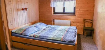 Dvoulůžkový pokoj s vlastní koupelnou a wc (2. patro) - č.9
