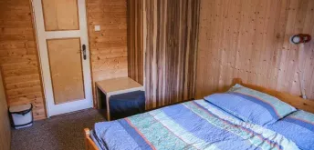 Dvoulůžkový pokoj se společnou koupelnou a wc (1. patro) - č.5 a 6.