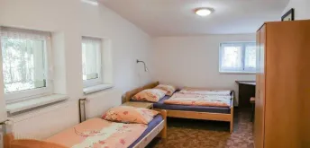 Třílůžkový pokoj s vlastní koupelnou a wc (1. patro) - č.10