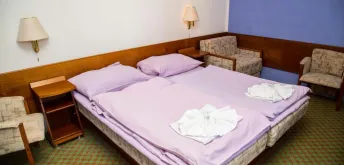 Třílůžkový pokoj s přistýlkou - HOTEL