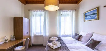 Čtyřlůžkový pokoj standard - hlavní budova