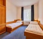 Dvoulůžkový pokoj s oddělenými postelemi a možností přistýlky