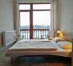 Dvoulůžkový pokoj s manželskou postelí a balkonem