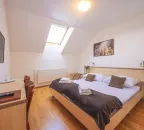 Dvoulůžkový pokoj s manželskou postelí