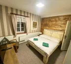 Dvoulůžkový pokoj s manželskou postelí