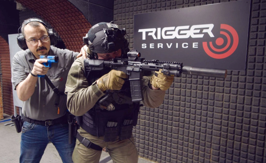 Střelba v bojové střelnici s instruktorem