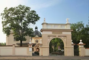 Židovský hřbitov v Praze, vstupní brána