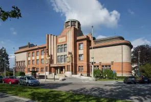 Muzeum východních Čech - budova Jana Kotěry