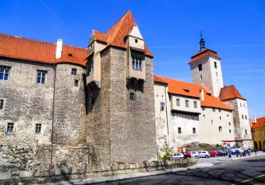 pohled na hrad z ulice Strakonic