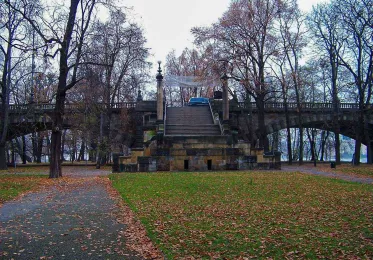 Střelecký ostrov - schodiště z mostu Legií