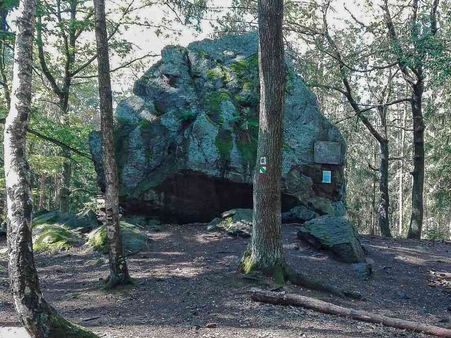 Kokotský les - Ostrý kámen (foto Hana Curiosa CC BY-SA 4.0)