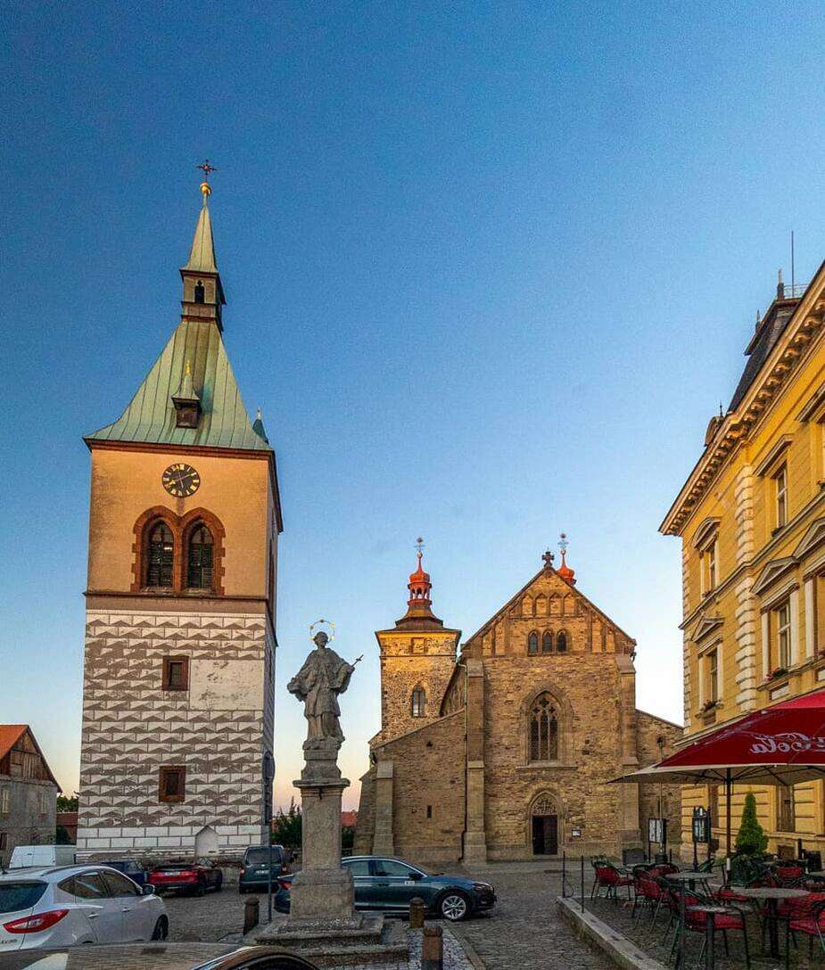 Foto: Kostel sv. Štěpána a kouřimské náměstí
