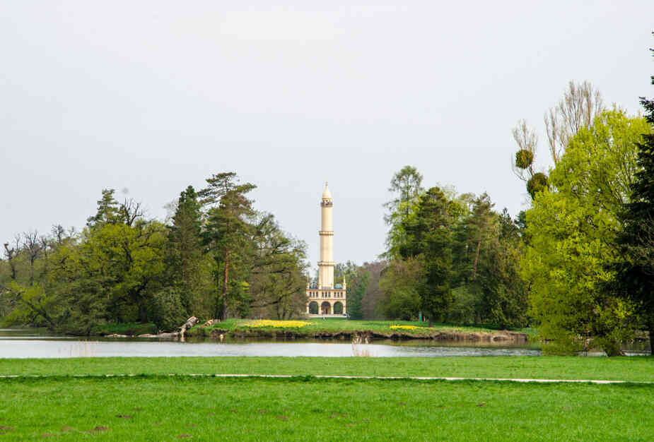 Pohled na Minaret v areálu Zámku Lednice