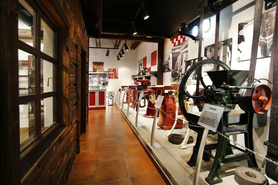 Muzeum řeznictví ve Valašském Meziříčí - expozice strojů na výrobu masa