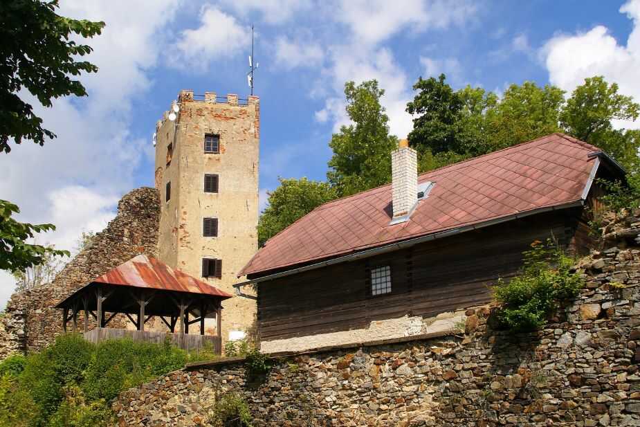 Zřícenina hradu Rýzmberk (foto Stanislav Dusík CC BY-SA 4.0)