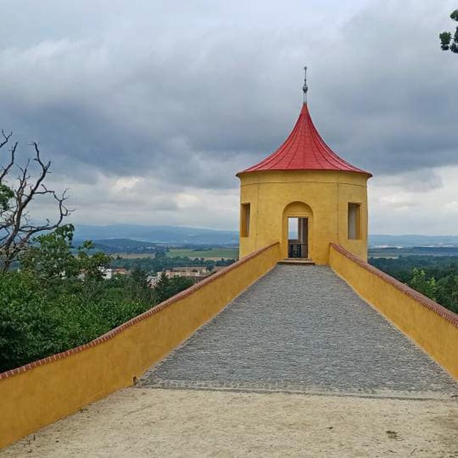 Foto: Vyhlídková věž Gloriet