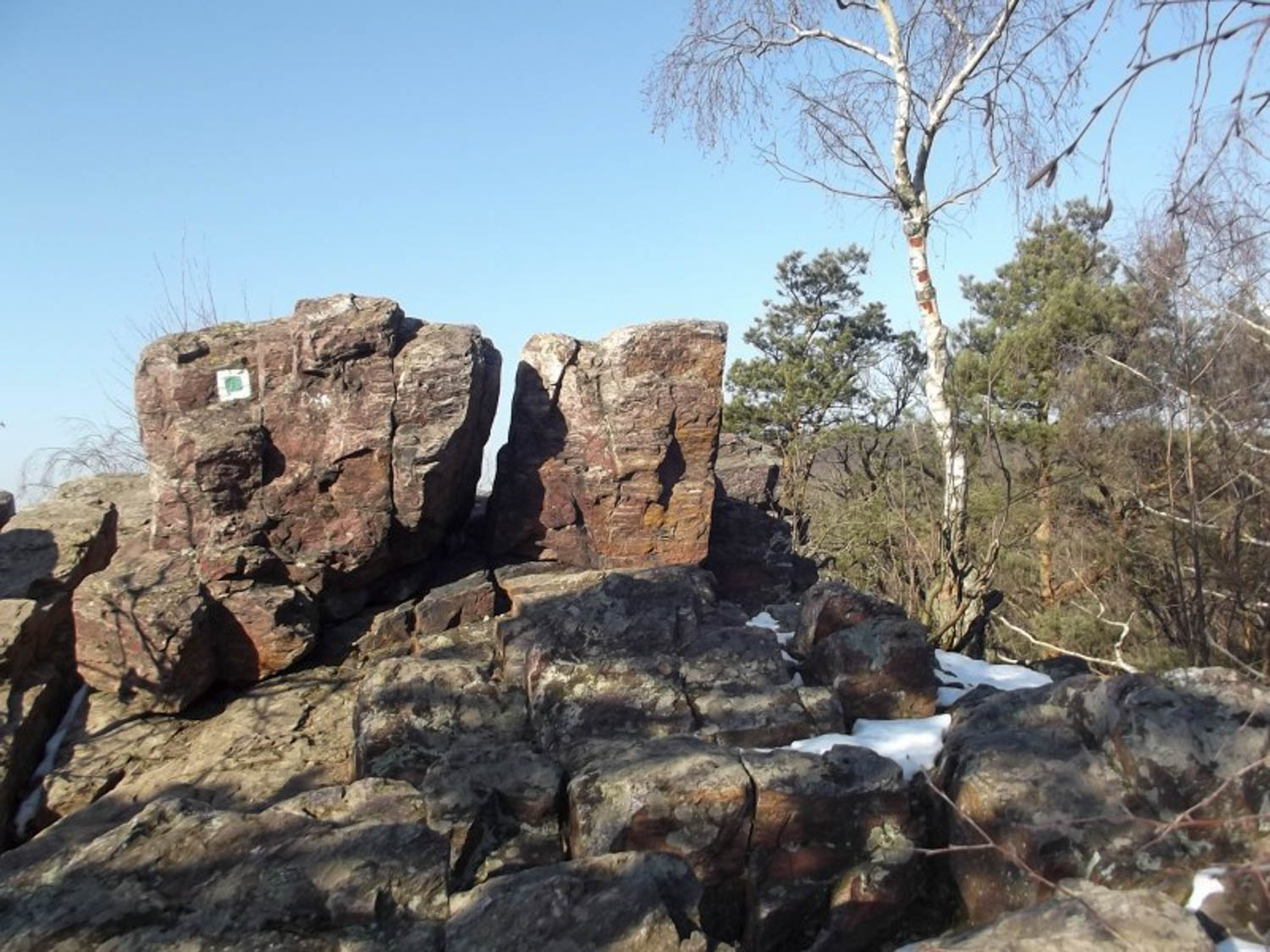 Foto: skalní útvary na vrcholu