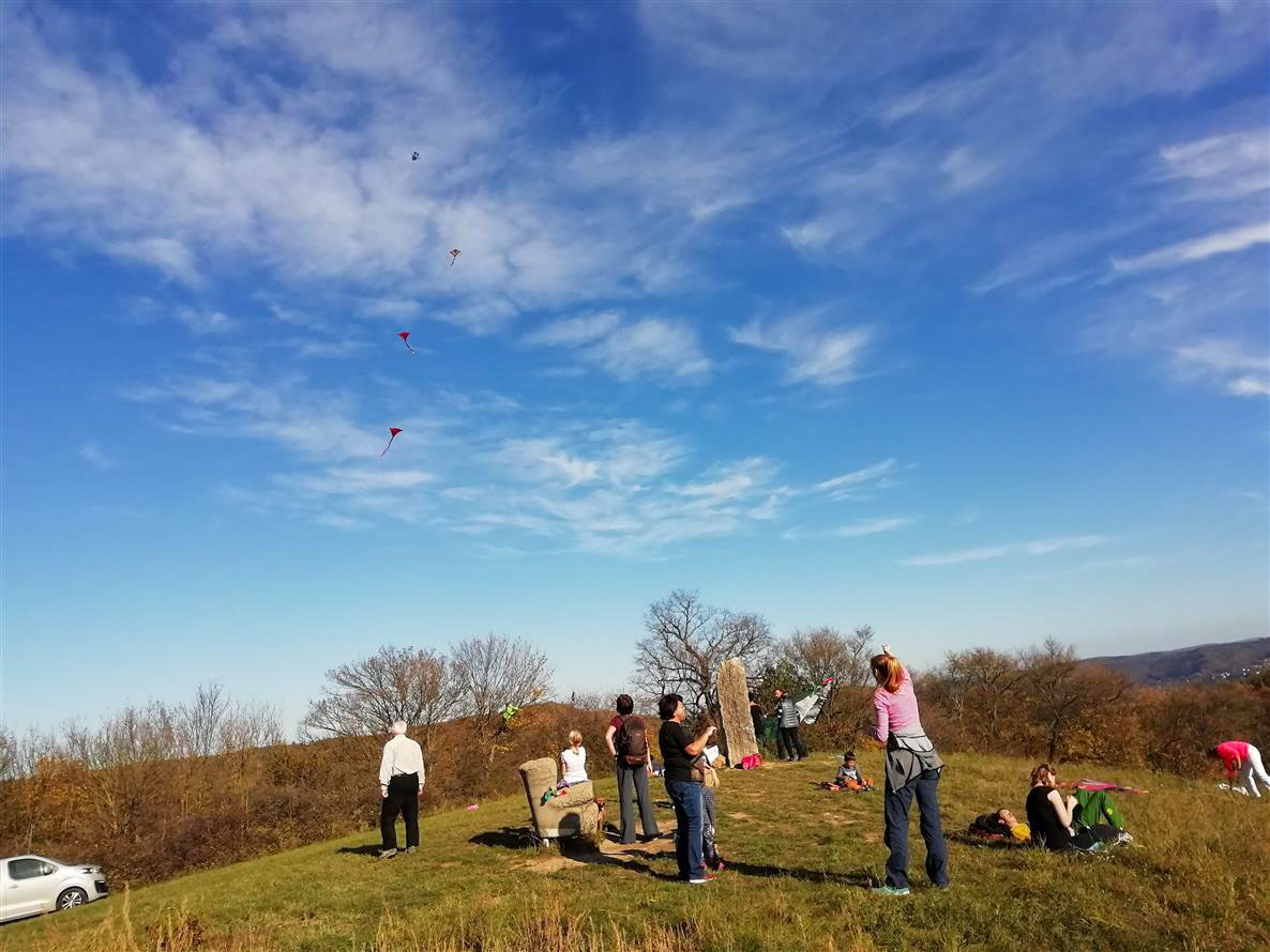 Foto: Drakiáda u menhiru